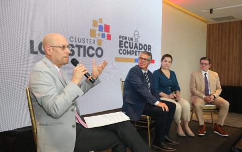 Jorge Abad, Gabriel Calderón, Vanessa Macías y Daniel Agreda.