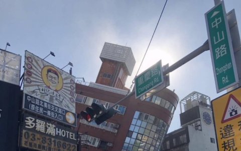 Edificio se inclinó