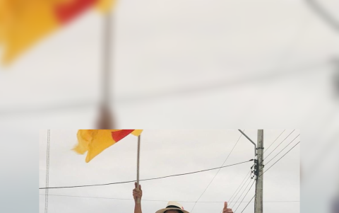 Karen Noblecilla en una caravana de campaña.