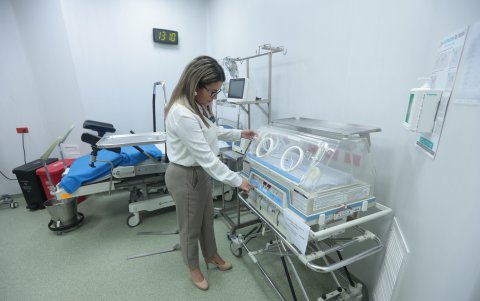 Áreas. Una termocuna forma parte del ‘shock room’, espacio que funciona en el área de emergencias del hospital Paulson, que fue concebida como reemplazo de la Maternidad Enrique Sotomayor.
