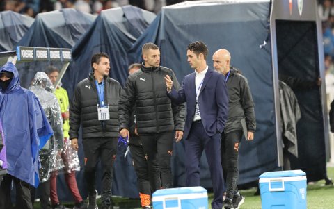 Humberto Preti (i) y Adrián Gabbarini (c) dirigieron a la U en lugar de Josep Alcácer (d).