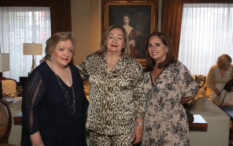 Tere Icaza Andrade, Mercy Ribas de Baquerizo y Liliana Andrade de Herrera.