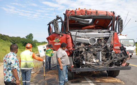 Así quedó una de las plataformas tras el choque.