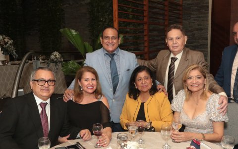 Luis Castillo, Pedro Peralta, Estuardo Sigüenza, Cecilia de Sigüenza, María Esther Castillo y Leonor Castillo.