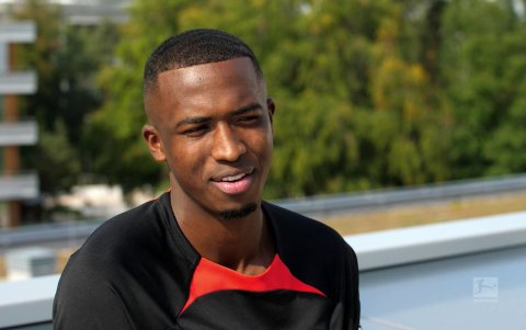 Willian Pacho, zaguero del Frankfurt.