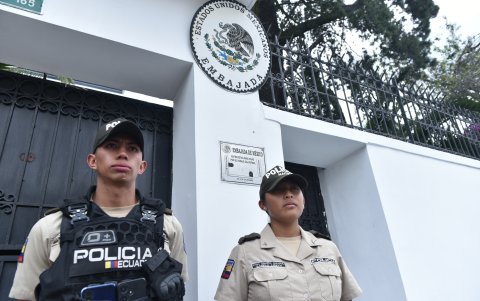 Tras el otorgamiento del asilo político al exvicepresidente Jorge Glas, el Gobierno ecuatoriano reforzó la seguridad en la Embajada de México, ubicada en Quito.