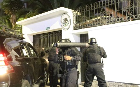 Ecuador irrumpió en la embajada de México en Quito para detener a Jorge Glas.