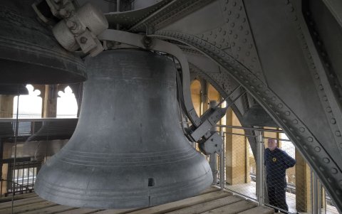 La torre de Isabel, conocida universalmente como Big Ben, luce como nueva tras su restauración para seguir sus más de 160 años marcando el tiempo a los londinenses con la puntualidad.