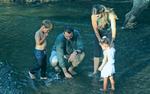 Descubra cómo pasa Niels Olsen con su familia en un día libre