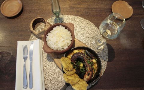 Pulpo encocado de mariscos.