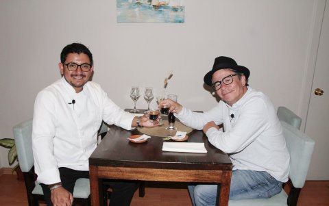 El chef Daniel Valencia y Santiago Estrella.