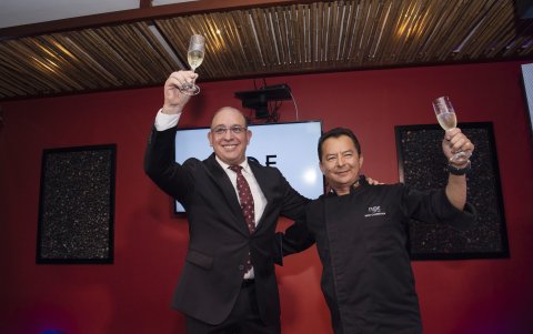 José Miguel Fiorentino y Noe Carmona durante el brindis.