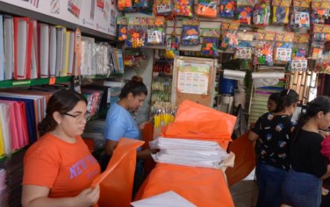 Las papelerías esperan un repunte de ventas el fin de semana.