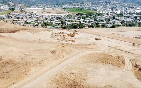 Antecedente. En la cuenta de Facebook de la exalcaldesa Cynthia Viteri, el 27 de junio de 2022 se publicó un video que muestra el proyecto Jardines del Sinahí 1 y 2.