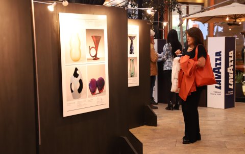 La muestra invita a descubrir decenios de historia con los mejores ejemplares del arte decorativo a través de jarrones, elemento distintivo del ‘made in Italy’.