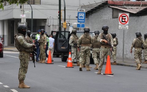 Acto. Las revisiones son parte de las acciones que pretenden fortalecer el trabajo de la Policía Nacional y también fueron ordenadas en el estado de excepción.