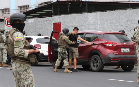 Acto. Las revisiones son parte de las acciones que pretenden fortalecer el trabajo de la Policía Nacional y también fueron ordenadas en el estado de excepción.