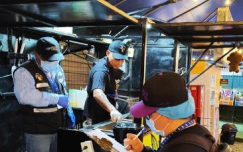 Operativo.- El control en locales de comida en La Aurora y vía a Daule.