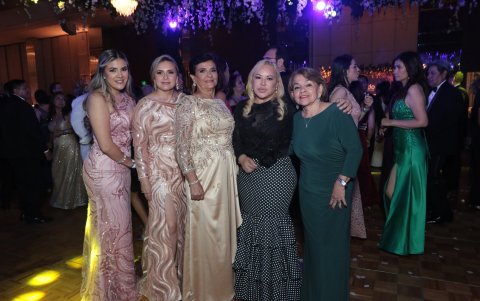 Diana Mejía, Jessica de Vélez, Norma Dueñas, Nery Meregildo y Lola Álvarez.