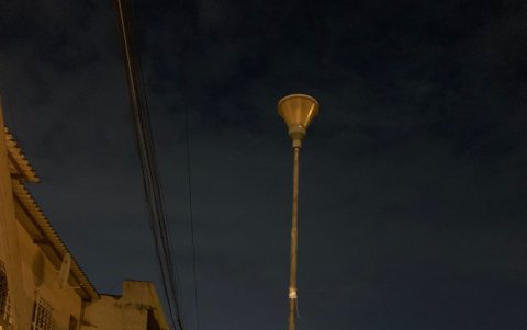 Las luminarias han quedado dañadas por los cortes de energía.