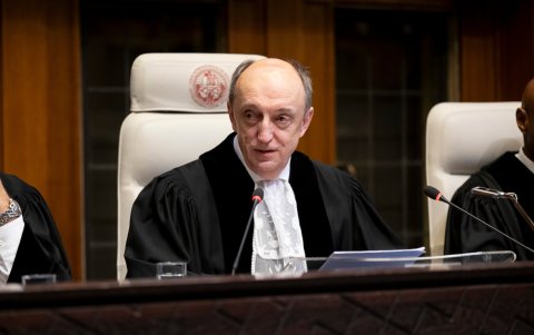 La Corte Internacional de Justicia está formada por quince jueces.