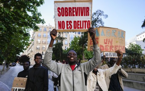 Integrantes de entidades sociales impulsoras de la iniciativa legislativa popular avalada por casi 700.000 firmas.