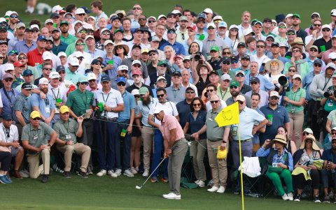 El interés que causa la solo presencia de Woods es evidente. Cientos acuden a Augusta solo por verlo.