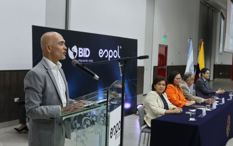 El representante del BID en Ecuador, Juan Carlos de la Hoz, durante su intervención en la presentación del programa..