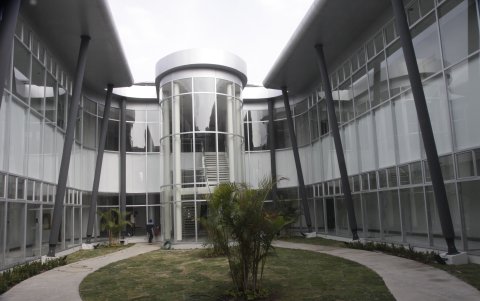 Vista interna del edificio del Centro de Tecnologías de la Información (CTI), ubicado en el Parque del Conocimiento (Parcon), otra iniciativa anterior de la Espol.