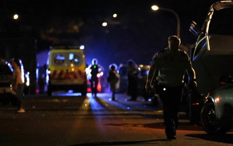 La policía se encuentra en la zona tras un apuñalamiento en la Iglesia de Cristo el Buen Pastor en el suburbio de Wakeley en Sydney, Australia, el 15 de abril de 2024.