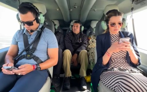Después de la entrevista, el primer mandatario viajó en helicóptero con parte del equipo de prensa.
