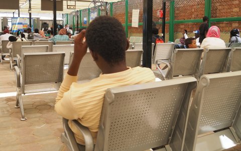 Medio millón de sudaneses desplazados por la guerra han encontrado refugio aguas abajo del río Nilo en territorio egipcio.