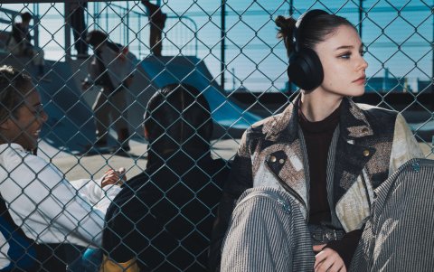 Los audífonos ULT WEAR son tan cómodos que se pueden llevar todo el día.