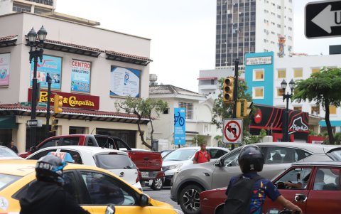 Los apagones congestionan el tránsito.