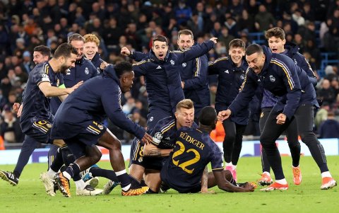 El central alemán del Real Madrid Antonio Rüdiger tras meter el penalti decisivo de la tanda durante el partido de la UEFA Champions League.