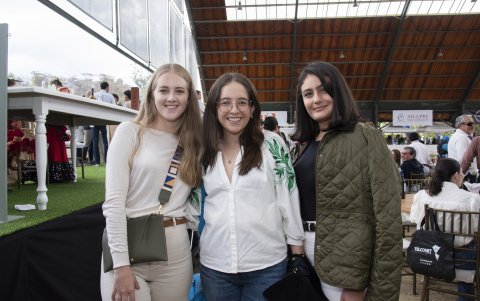 Alegría Albornoz, María Victoria Vázquez y Yasimín Mahroogh.
