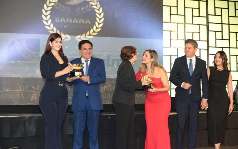 Premiación.- Algunos de los premiados con la Banana Awards 2024.