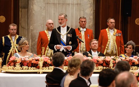 El rey Guillermo durante su discurso en la cena de gala.