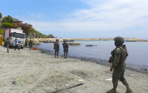 El Ejército cerró el área hasta que queda libre de la contaminación.