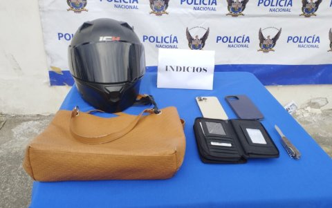 Imagen de los objetos que le robaron a la mujer.