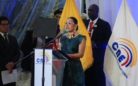Diana Atamaint, presidenta del CNE, declaró inaugurada la jornada electoral