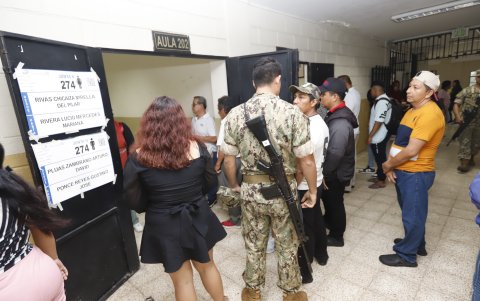 La fuerza pública solicitó a un ciudadano que conforme la junta receptora del voto