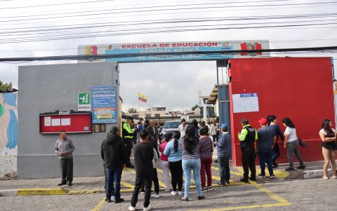 En la Escuela Quiteño Libre, la afluencia de personas era mayor.