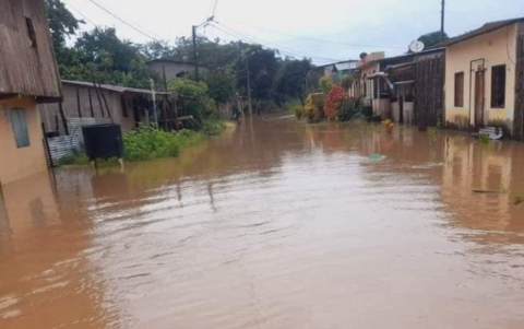Varios cantones de la provincia verde se inundaron, luego de una fuerte lluvia.