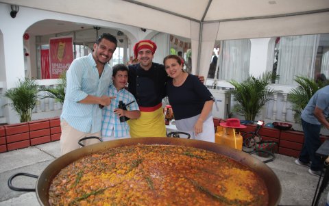 Patricio Váscones, Romeo Váscones, Rubén Barroso y Indira Mori de Váscones.