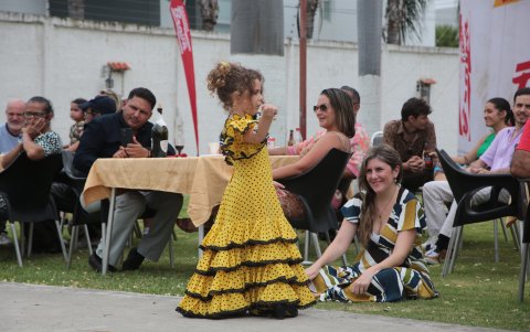 Aimee Casado fue la sensación. La contempla Paula Casado.