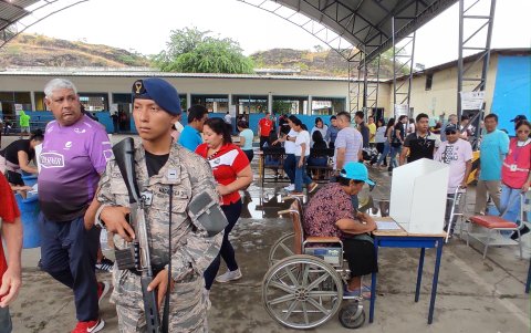 Los recintos electorales se encuentran fuertemente resguardados