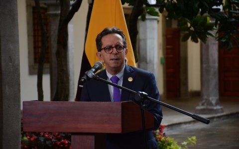 Roberto Izurieta en rueda de prensa.