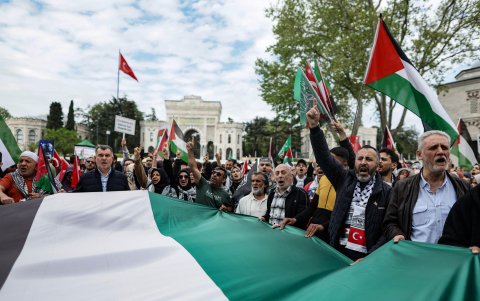Protestantes solicitan el alto al fuego en Gaza, para que llegue la ayuda humanitaria.