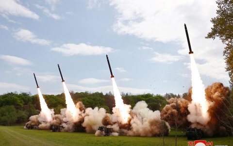 Los medios estatales norcoreanos informaron este martes que el líder norcoreano, Kim Jong-un, supervisó un simulacro de 